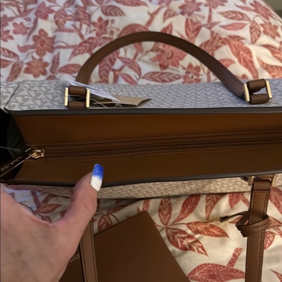 3 Michael Kors Brown and Cream bags - Picture 12 of 15